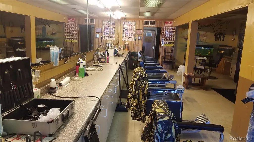 7111 E 7 Mile East Road Detroit City MI 48234