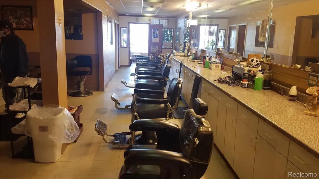 7111 E 7 Mile East Road Detroit City MI 48234