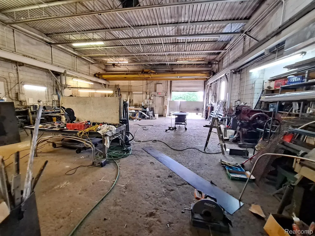 13118 E 9 Mile Road Warren City MI 48089