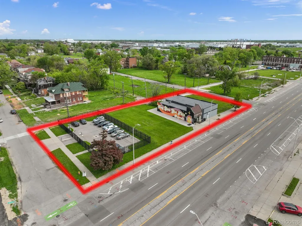 10829 E Jefferson Avenue Detroit City MI 48214
