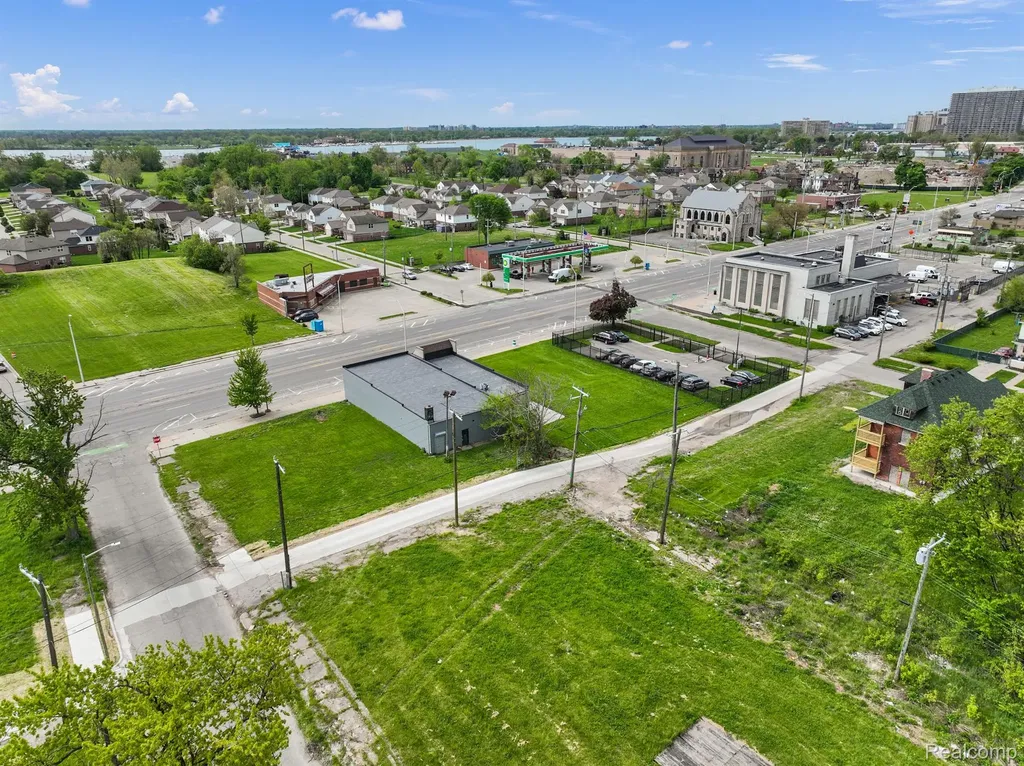 10829 E Jefferson Avenue Detroit City MI 48214