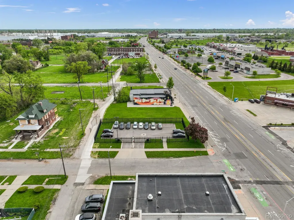10829 E Jefferson Avenue Detroit City MI 48214