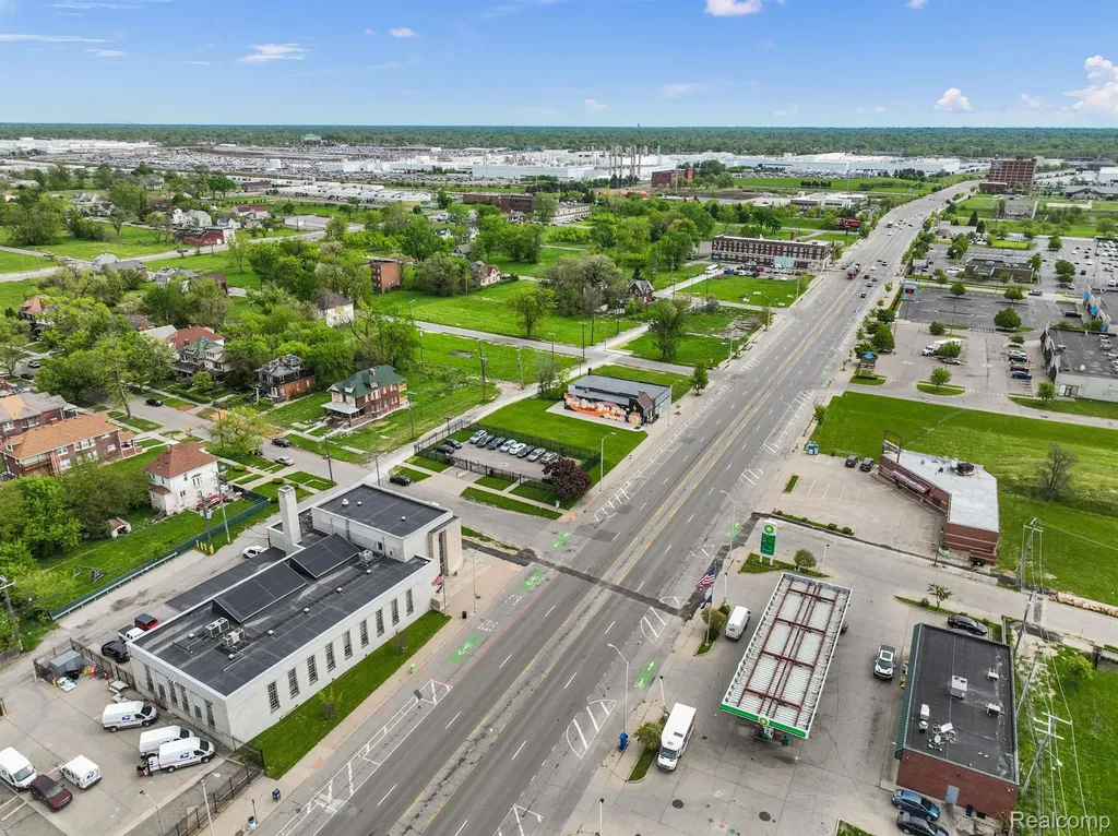 10829 E Jefferson Avenue Detroit City MI 48214