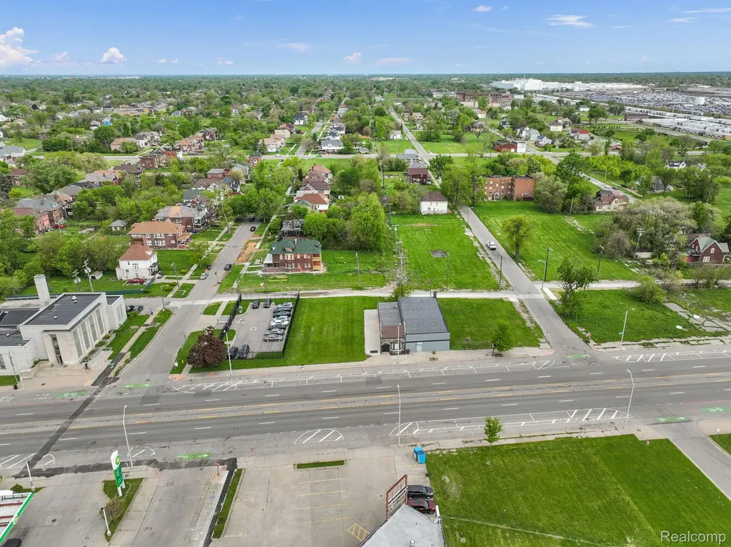 10829 E Jefferson Avenue Detroit City MI 48214