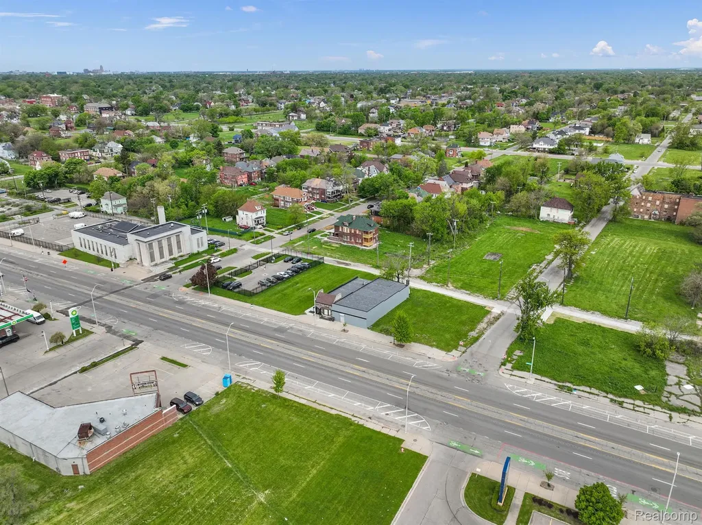 10829 E Jefferson Avenue Detroit City MI 48214