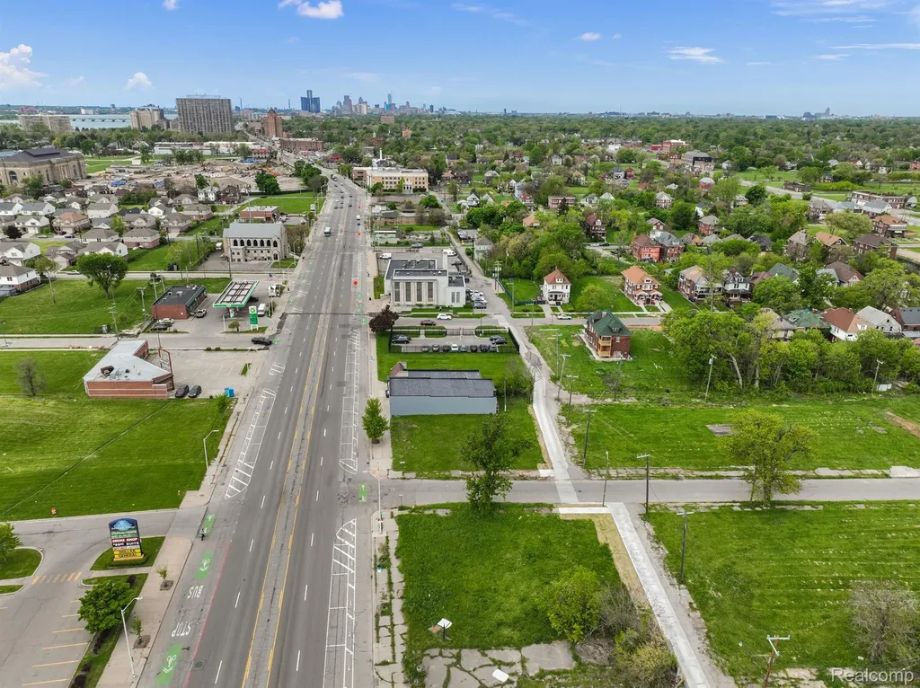 10829 E Jefferson Avenue Detroit City MI 48214