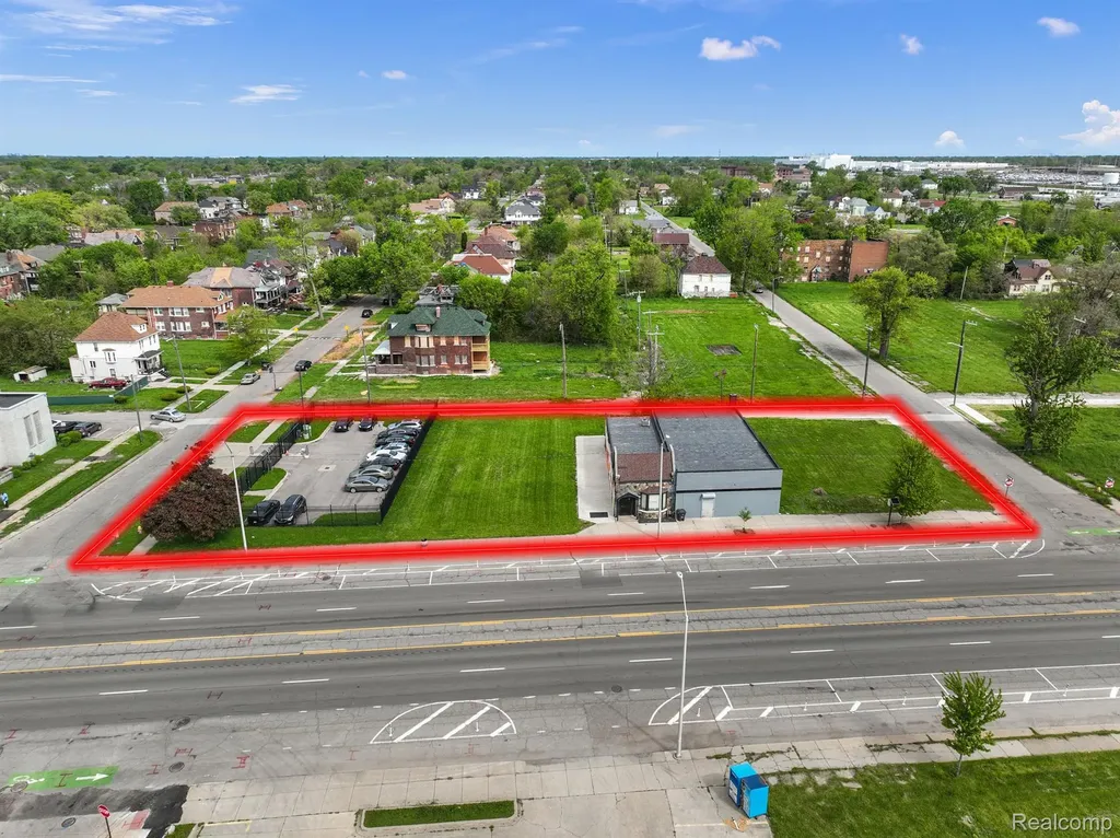 10829 E Jefferson Avenue Detroit City MI 48214