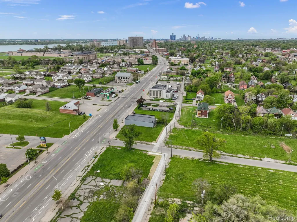 10829 E Jefferson Avenue Detroit City MI 48214