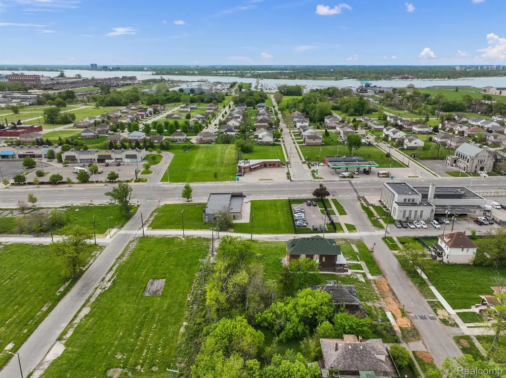 10829 E Jefferson Avenue Detroit City MI 48214