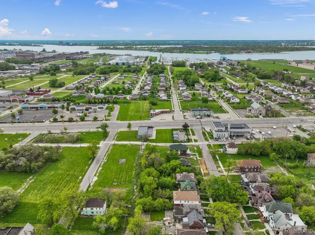 10829 E Jefferson Avenue Detroit City MI 48214