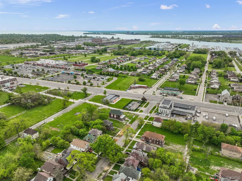10829 E Jefferson Avenue Detroit City MI 48214