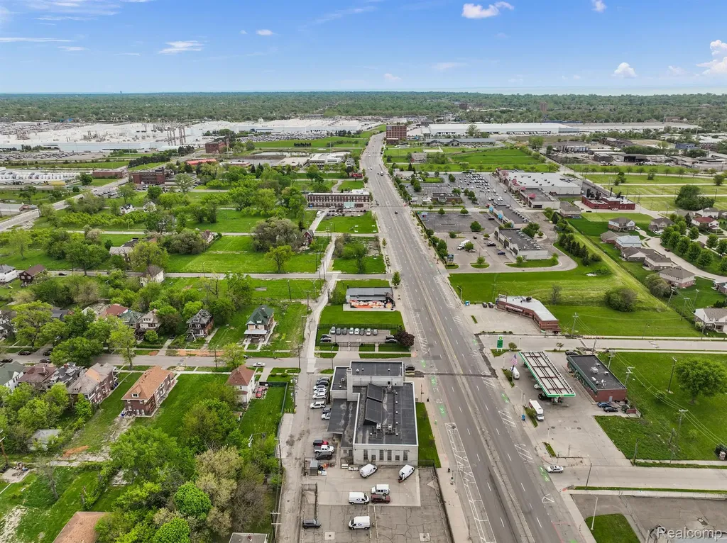 10829 E Jefferson Avenue Detroit City MI 48214