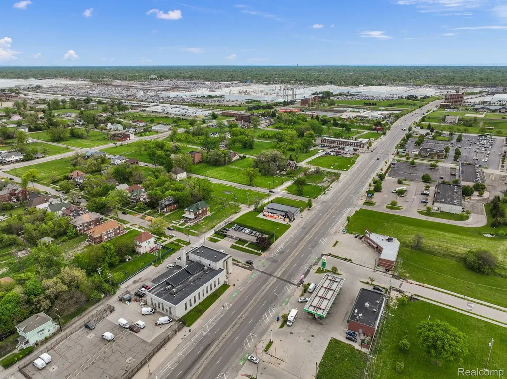 10829 E Jefferson Avenue Detroit City MI 48214