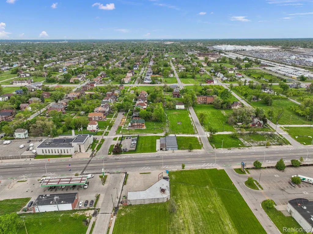 10829 E Jefferson Avenue Detroit City MI 48214