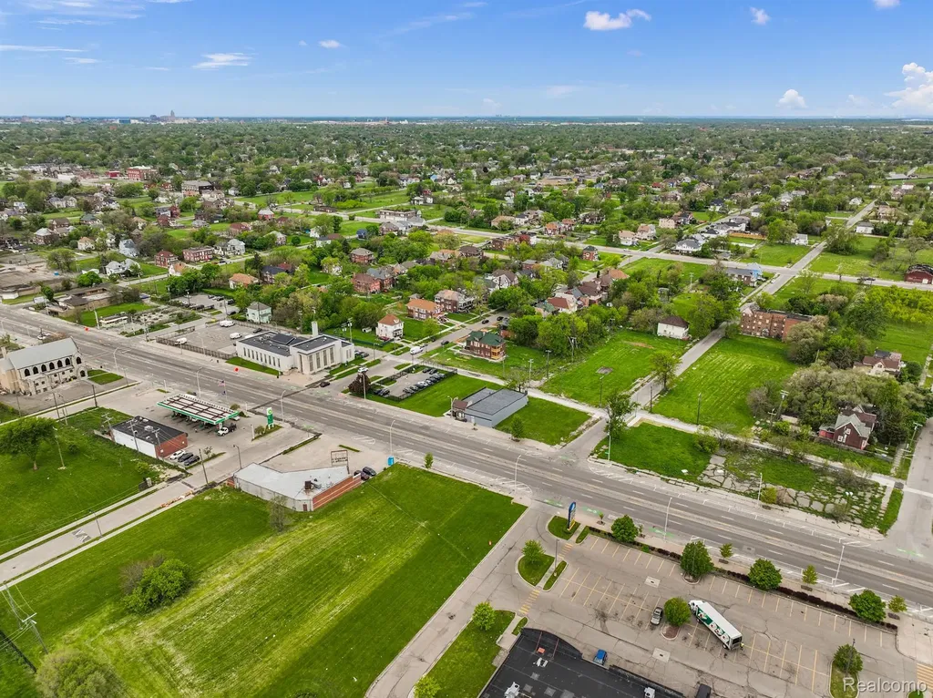 10829 E Jefferson Avenue Detroit City MI 48214
