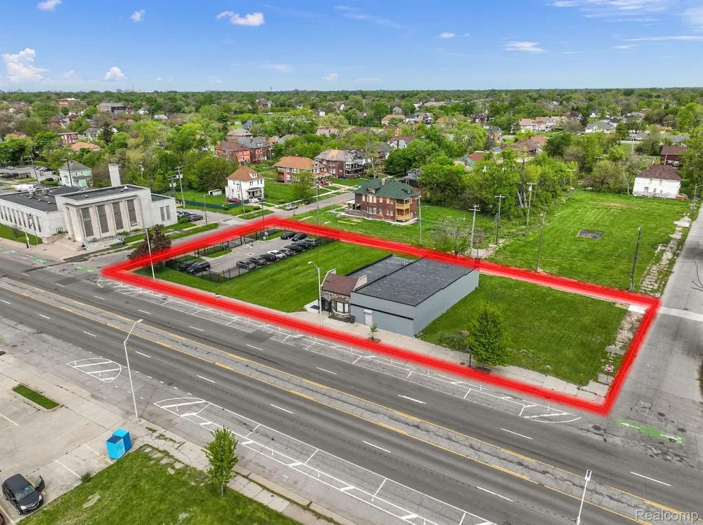 10829 E Jefferson Avenue Detroit City MI 48214