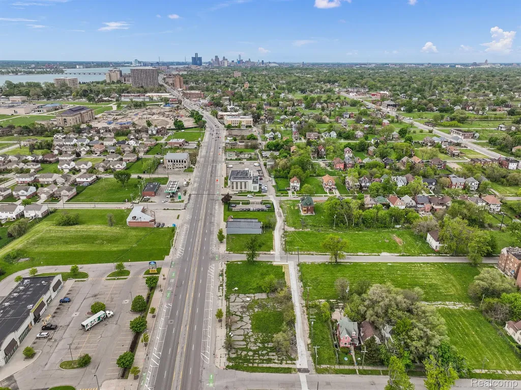 10829 E Jefferson Avenue Detroit City MI 48214