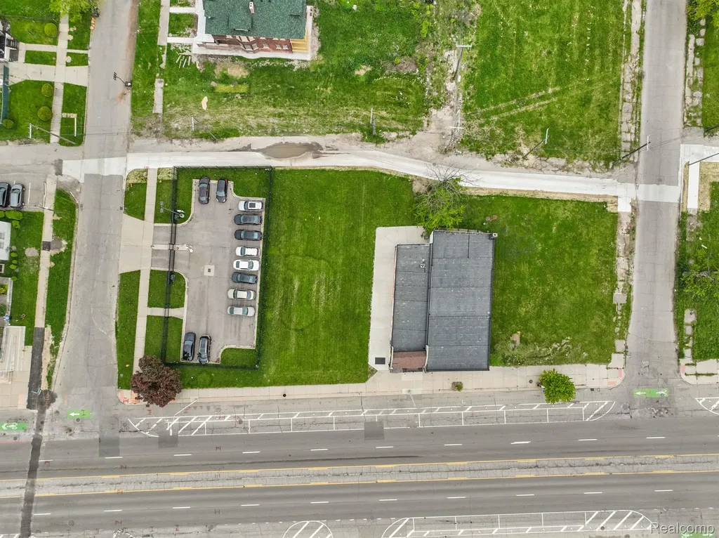 10829 E Jefferson Avenue Detroit City MI 48214