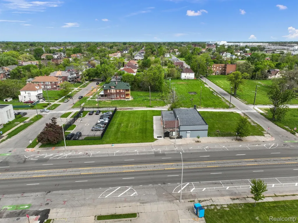 10829 E Jefferson Avenue Detroit City MI 48214