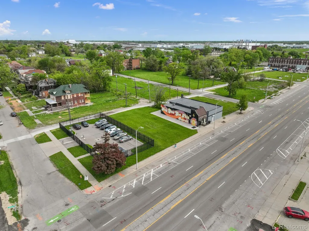 10829 E Jefferson Avenue Detroit City MI 48214