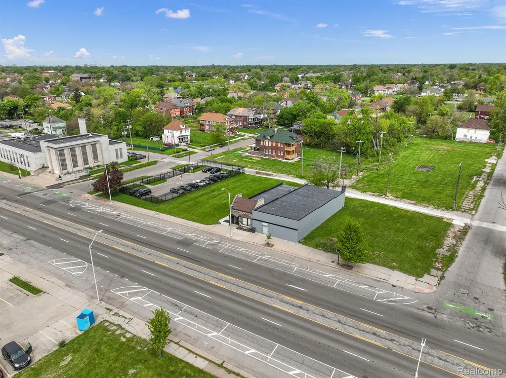 10829 E Jefferson Avenue Detroit City MI 48214