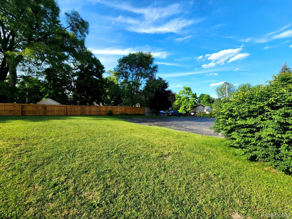 545 E Main Street Pinckney Village MI 48169