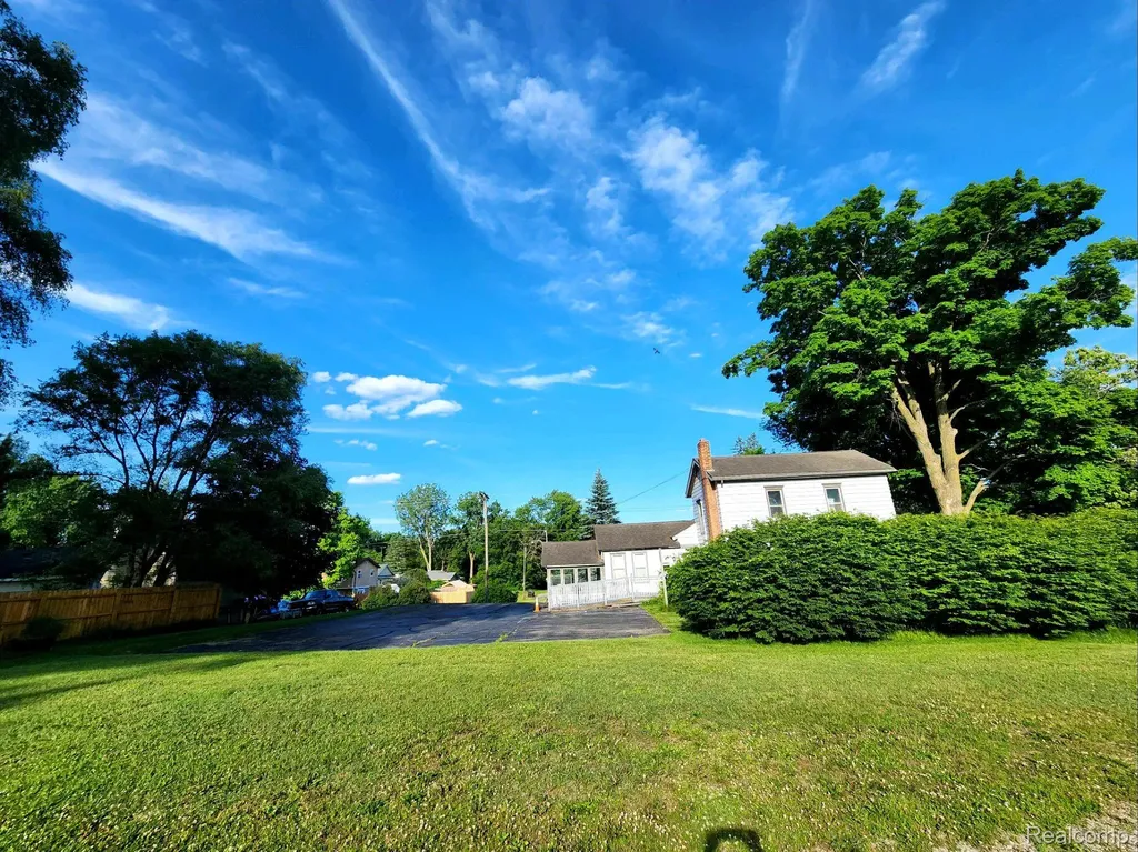 545 E Main Street Pinckney Village MI 48169