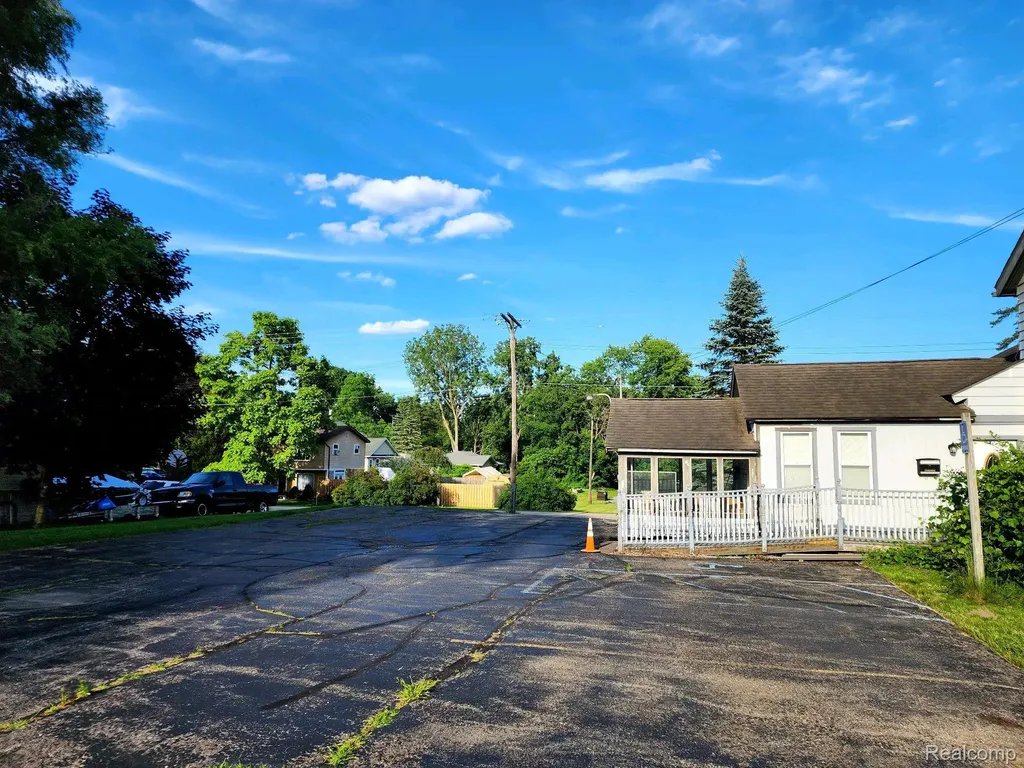 545 E Main Street Pinckney Village MI 48169