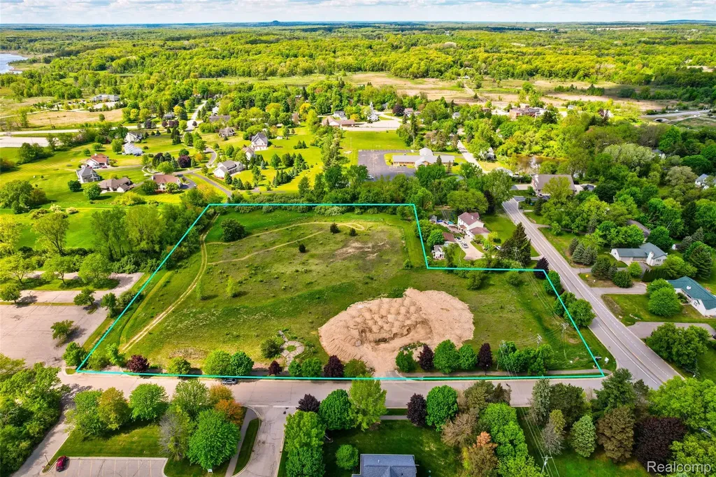 12750 Fountain Square Springfield Charter Township MI 48350