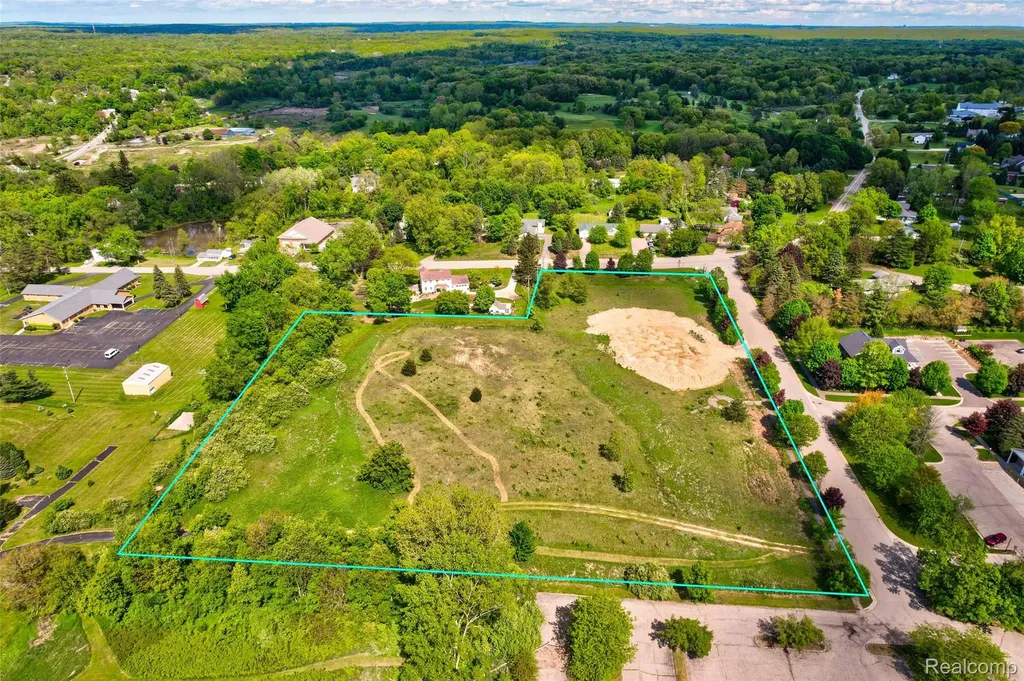 12750 Fountain Square Springfield Charter Township MI 48350