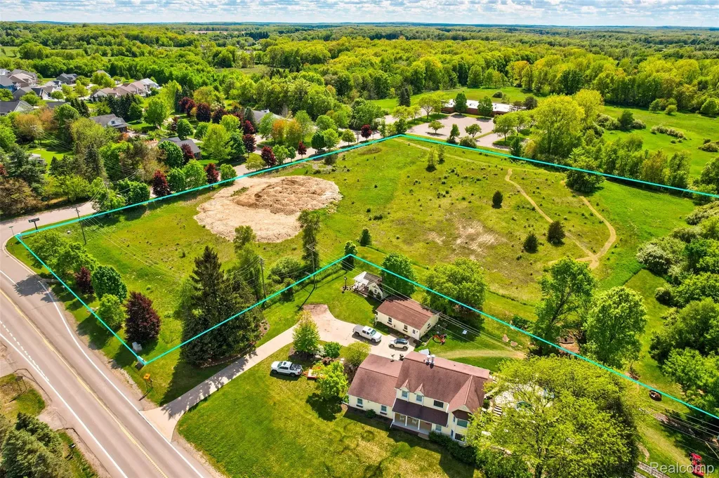 12750 Fountain Square Springfield Charter Township MI 48350