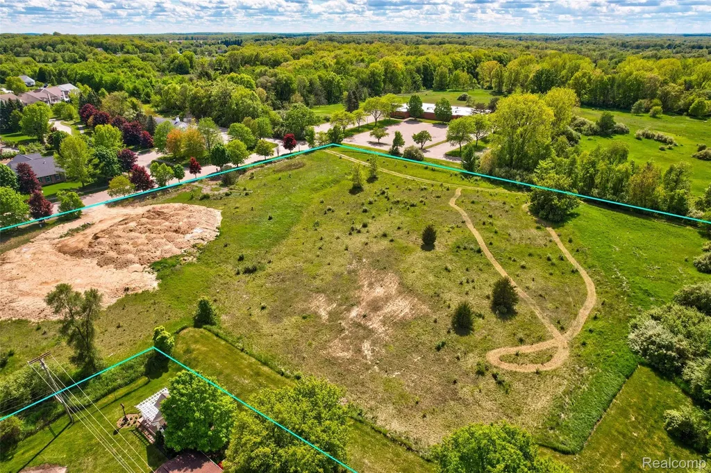 12750 Fountain Square Springfield Charter Township MI 48350