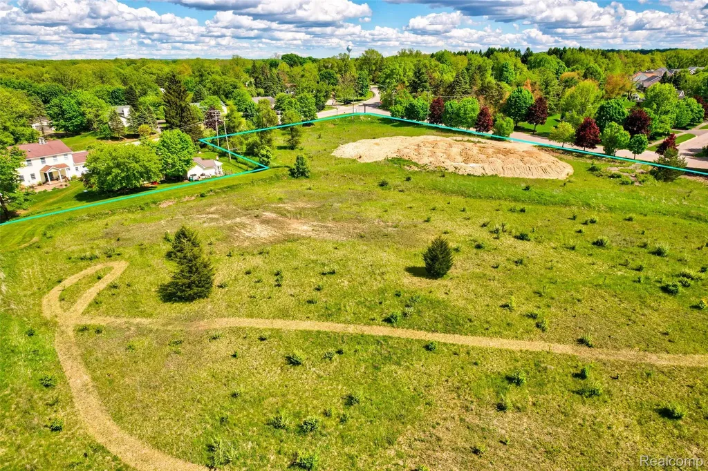 12750 Fountain Square Springfield Charter Township MI 48350