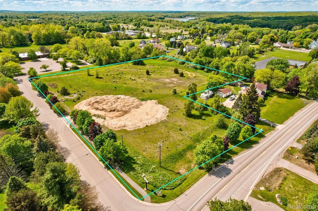 12750 Fountain Square Springfield Charter Township MI 48350