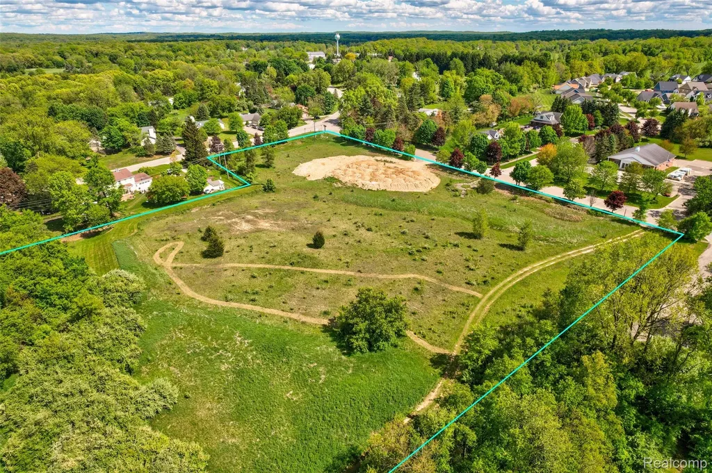 12750 Fountain Square Springfield Charter Township MI 48350