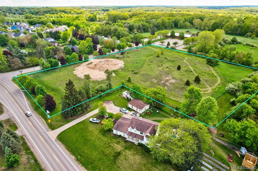 12750 Fountain Square Springfield Charter Township MI 48350