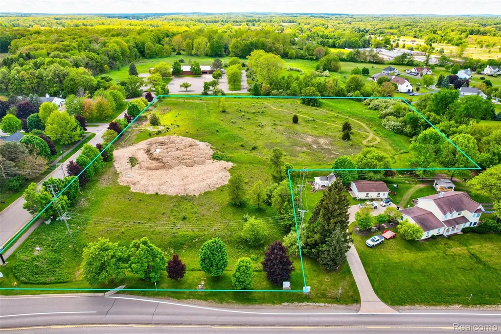 12750 Fountain Square Springfield Charter Township MI 48350