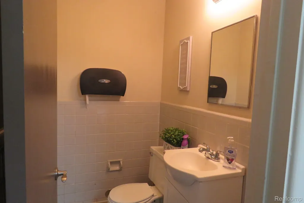 12170 Fort Street Southgate City MI 48195