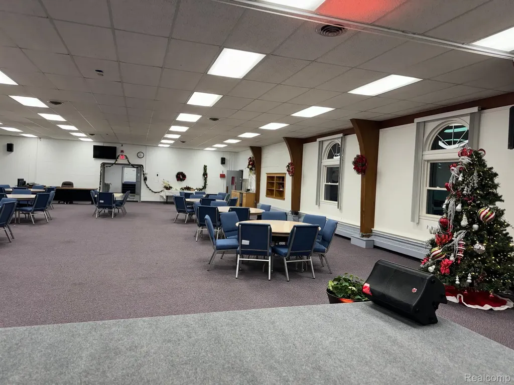 45504 Cass Avenue Utica City MI 48317