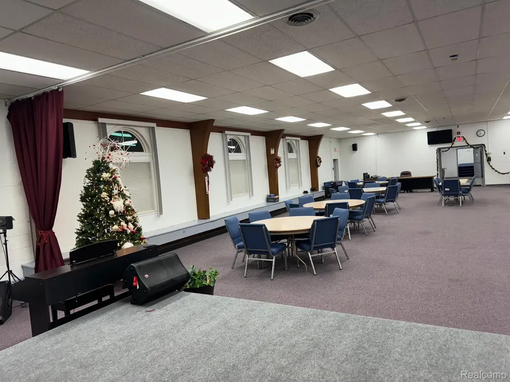 45504 Cass Avenue Utica City MI 48317