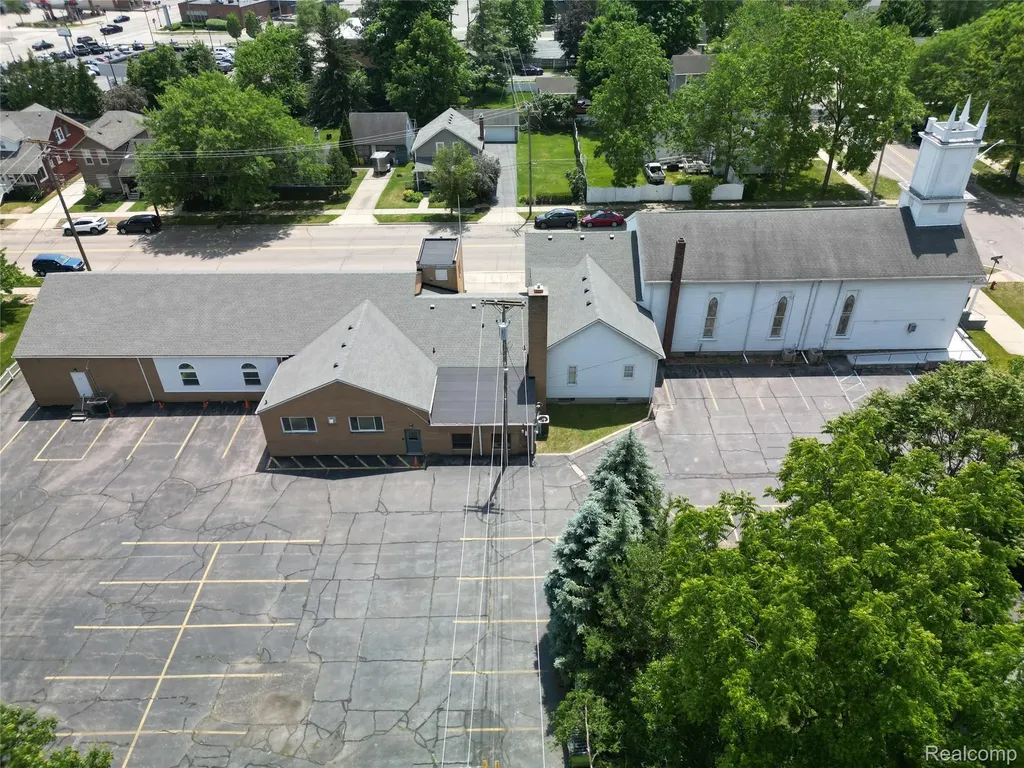 45504 Cass Avenue Utica City MI 48317