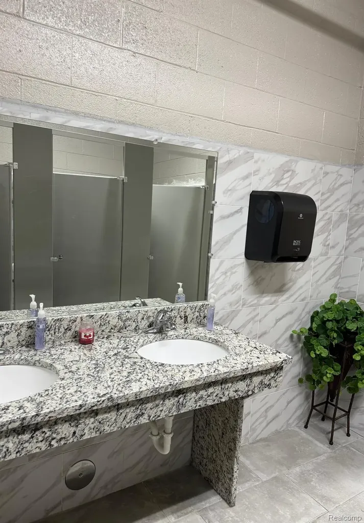 45504 Cass Avenue Utica City MI 48317