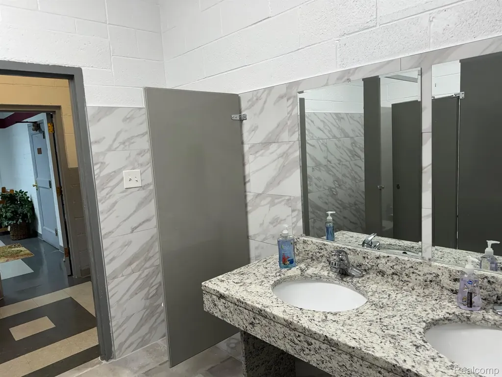 45504 Cass Avenue Utica City MI 48317