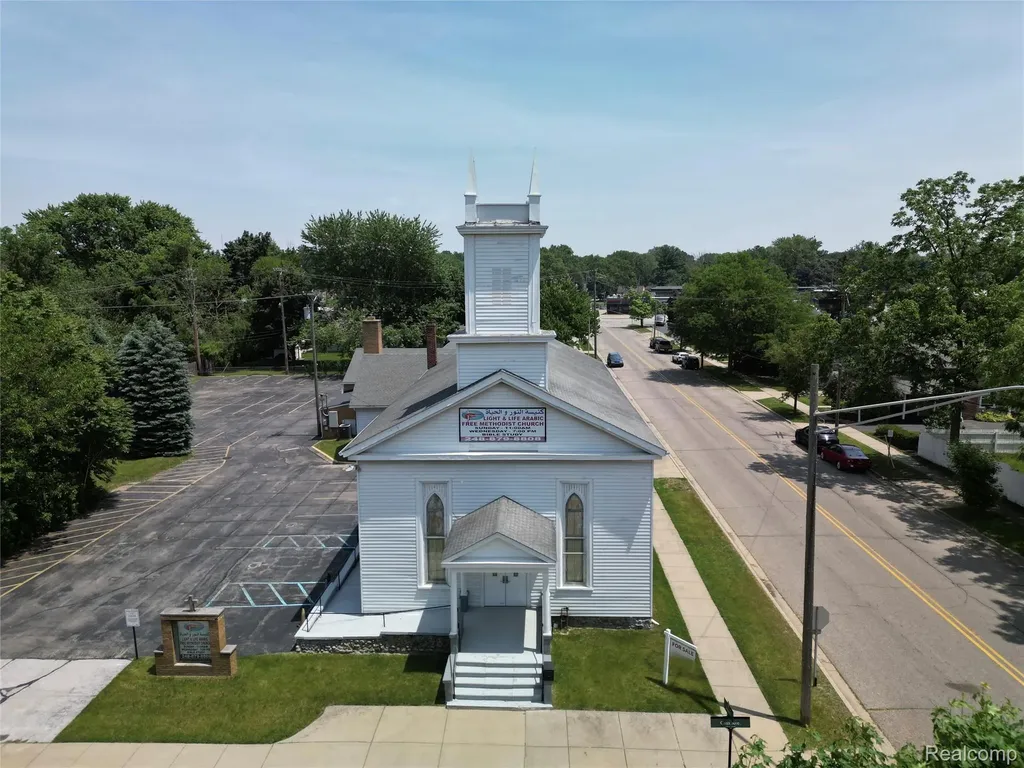 45504 Cass Avenue Utica City MI 48317