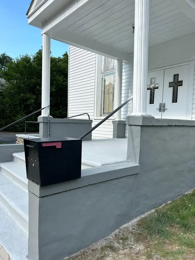 45504 Cass Avenue Utica City MI 48317