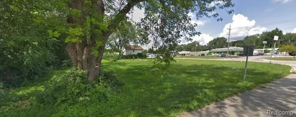 9999 W Cooley Lake West Bloomfield Charter Township MI 48324