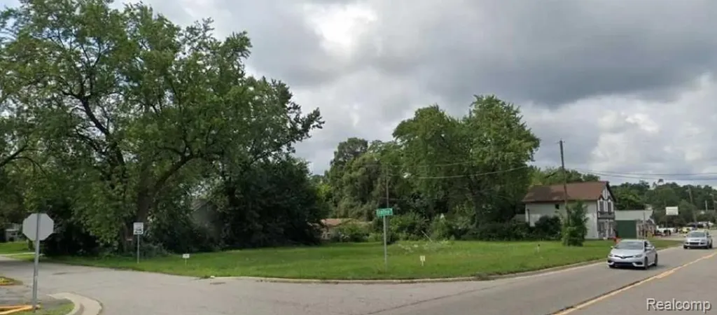 9999 W Cooley Lake West Bloomfield Charter Township MI 48324
