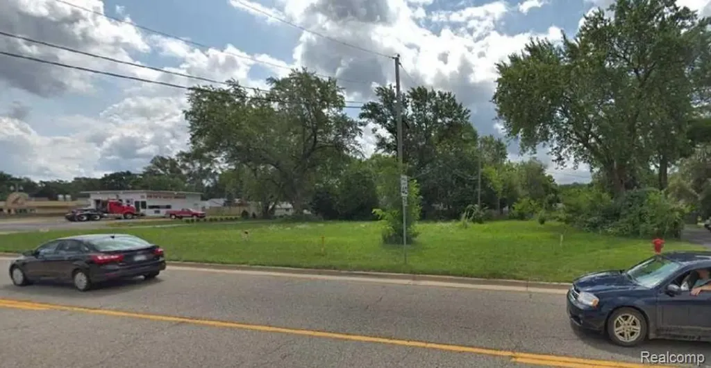 9999 W Cooley Lake West Bloomfield Charter Township MI 48324
