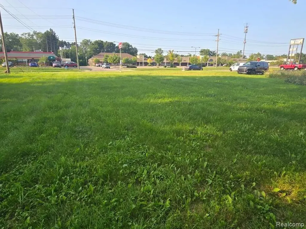 9999 W Cooley Lake West Bloomfield Charter Township MI 48324