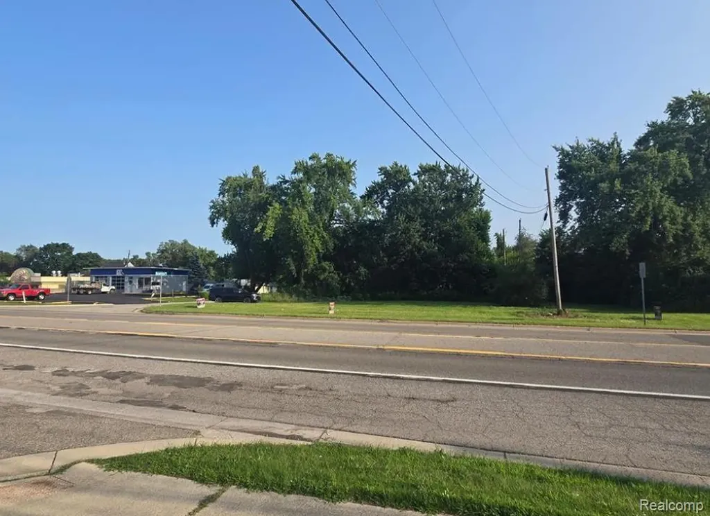 9999 W Cooley Lake West Bloomfield Charter Township MI 48324
